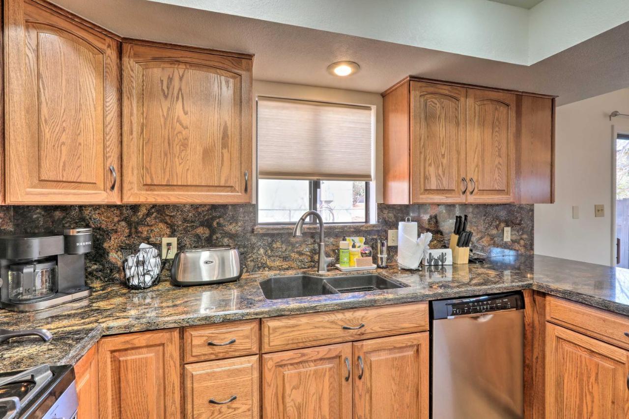 Holiday home Retreat With Fire Pit, Near Hiking Trails *